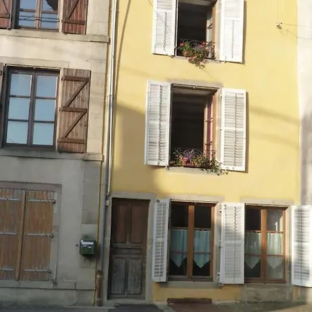 La Petite Maison Jaune * Ville-sur-Illon