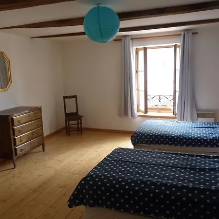 La Petite Maison Jaune Apartman *