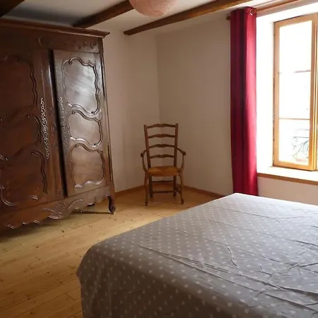 La Petite Maison Jaune *
